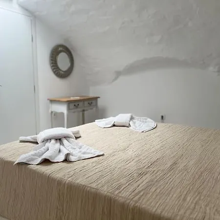 Family Emporio (Santorini)