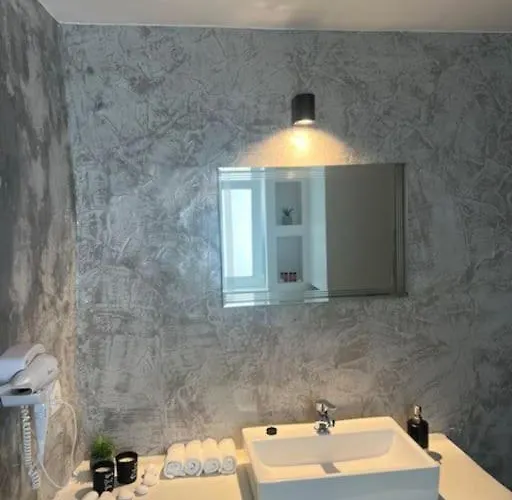 Family Emporio (Santorini)